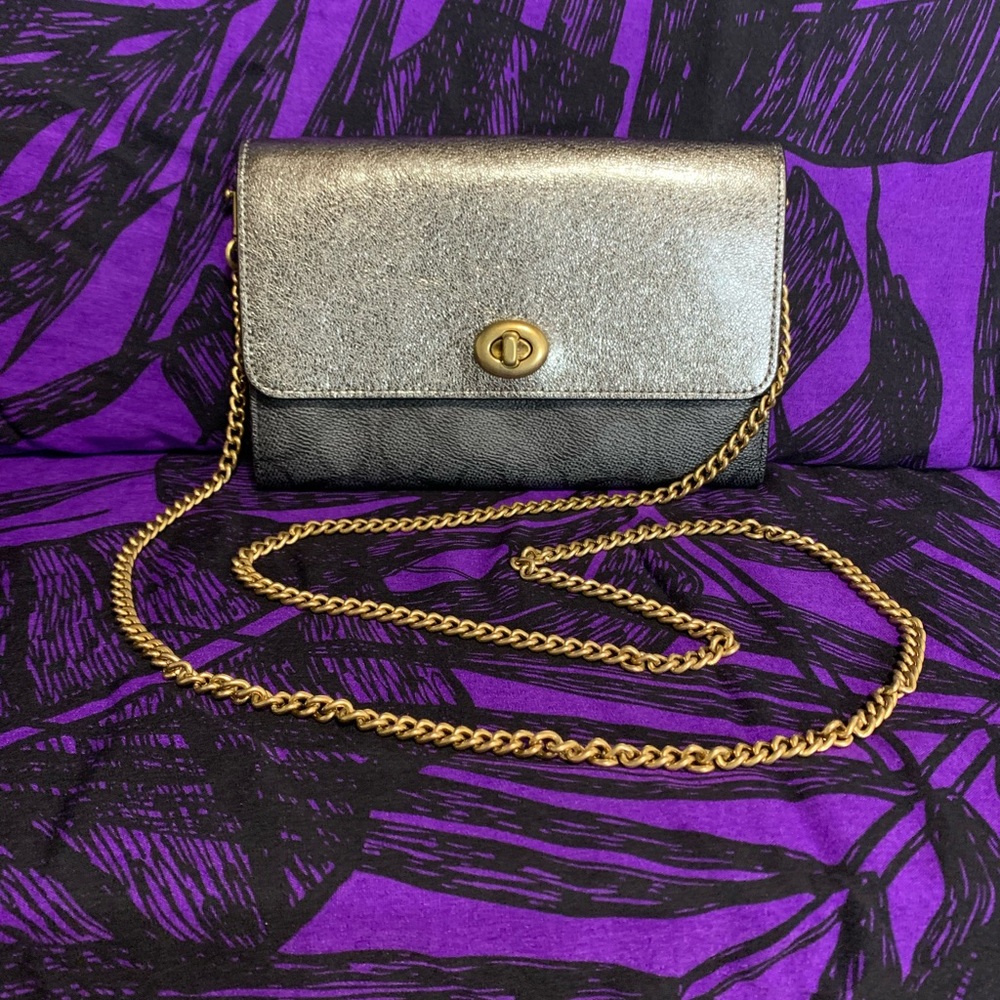 Coach: black and silver crossbody